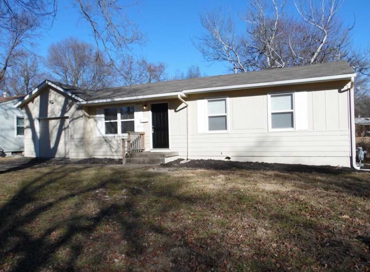 COMING SOON! 3 Bedroom • 1 Bathroom in Grandview, MO – $1,350