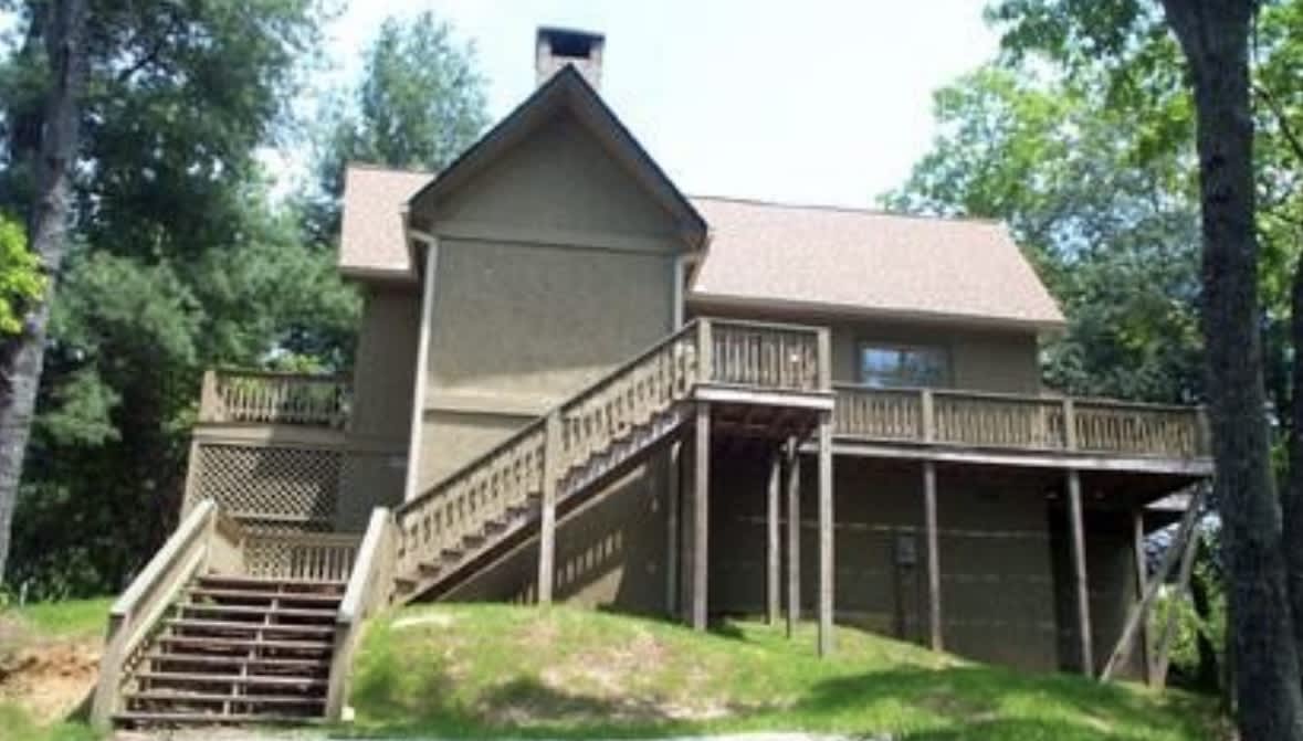 560 Chalet Village Dr