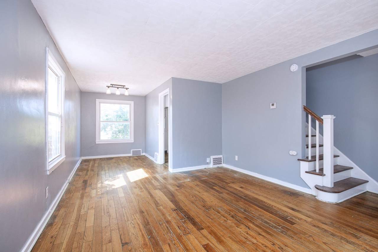 2 BED 1 BATH BEAUTIFUL SINGLE FAMILY HOME IN EUCLID!