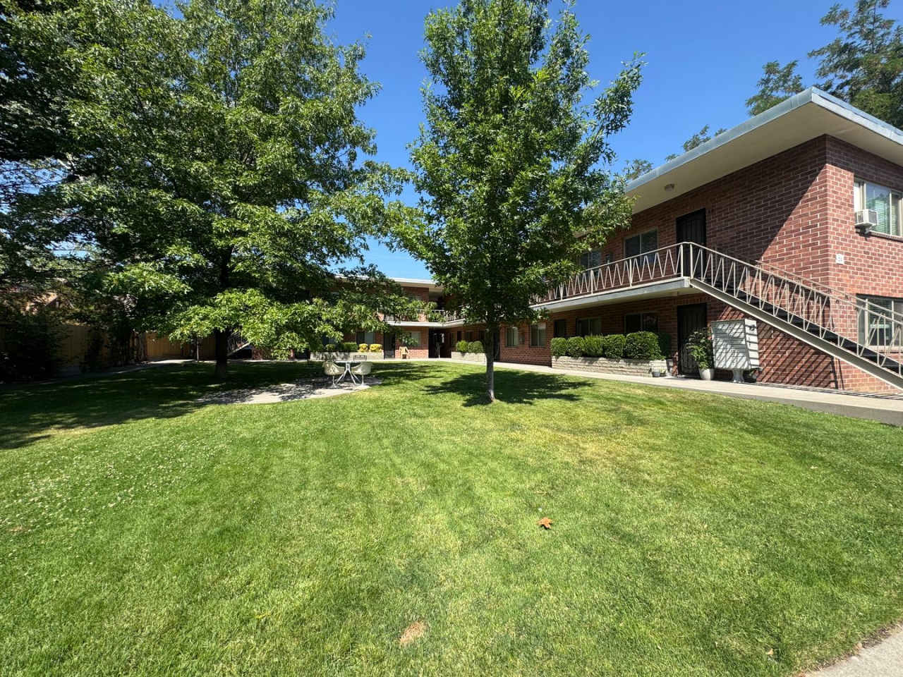 Adorable remodeled 1 bed 1 bath by the river. Lesley Reilly Property