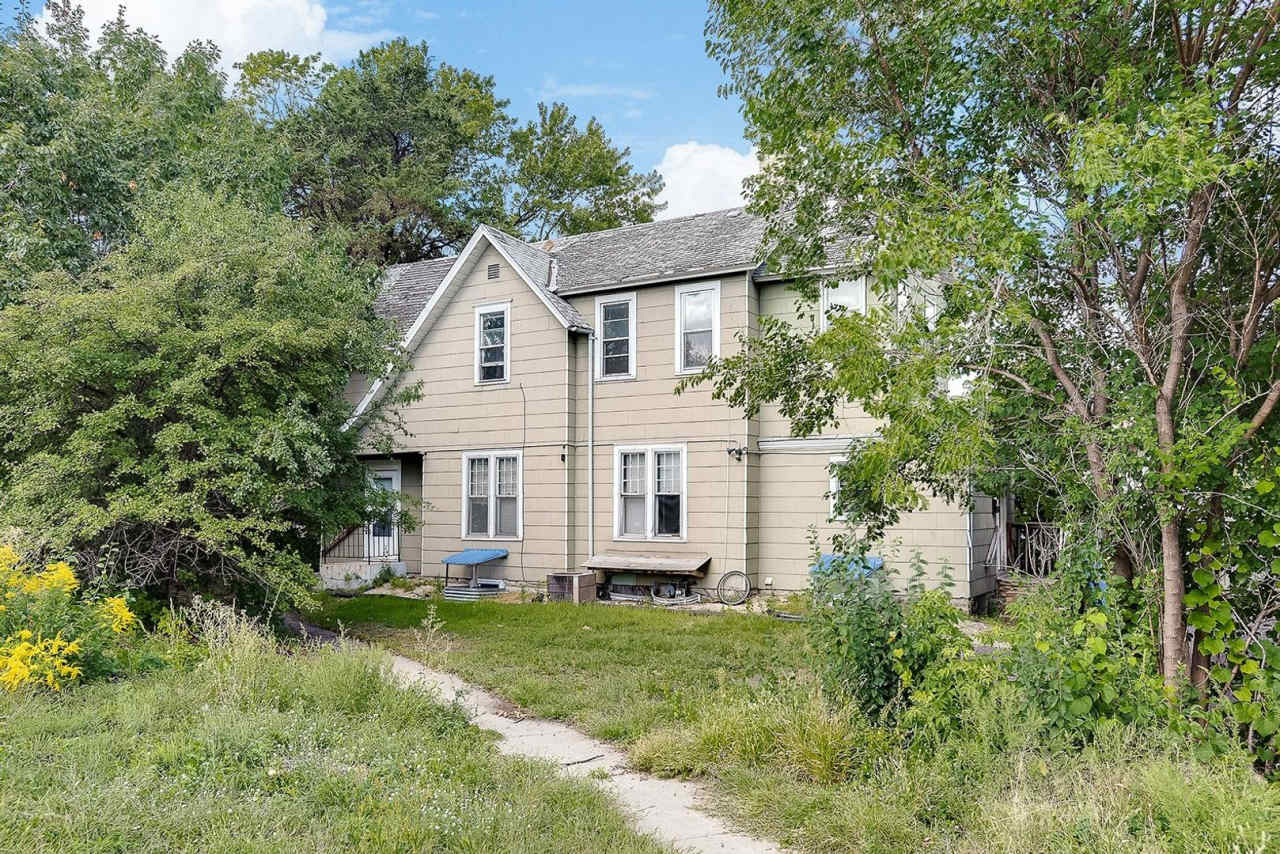 6 bedroom Close to Augsburg and U of M