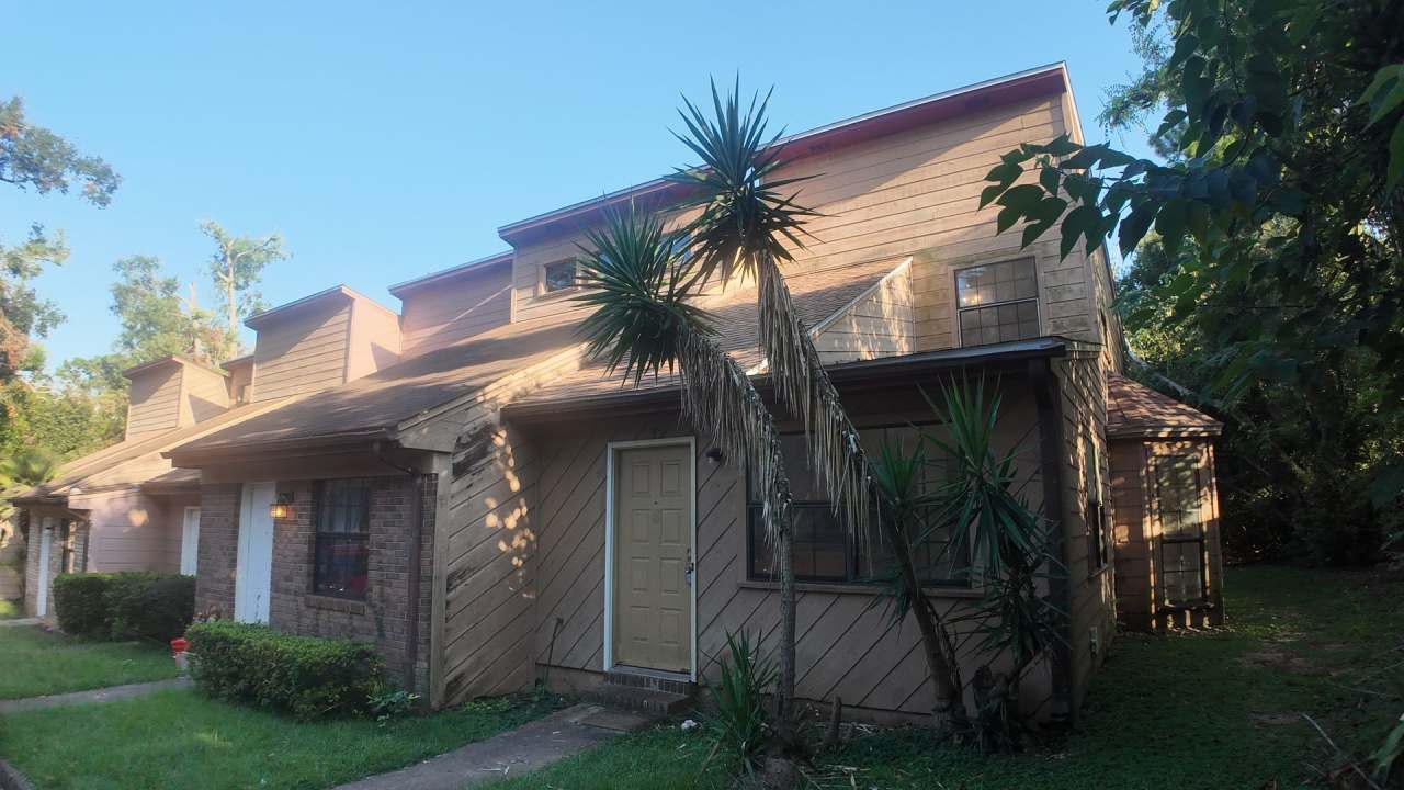 Freshly Remodeled 3 BR 2 BA Townhome Located Minutes From Doak Campbell Stadium!