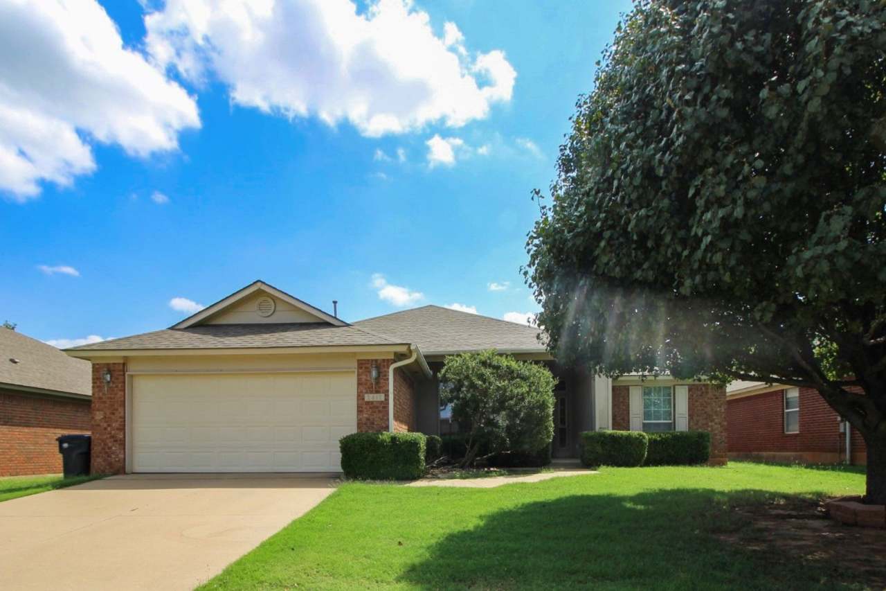 Beautiful Home in Edmond Community
