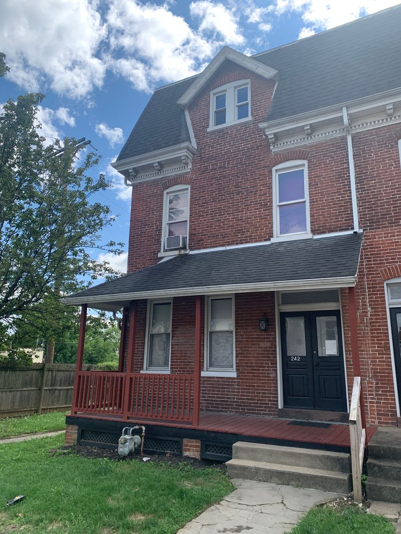 1st Floor 1 Bedroom with Full Bath-Parking York City SD