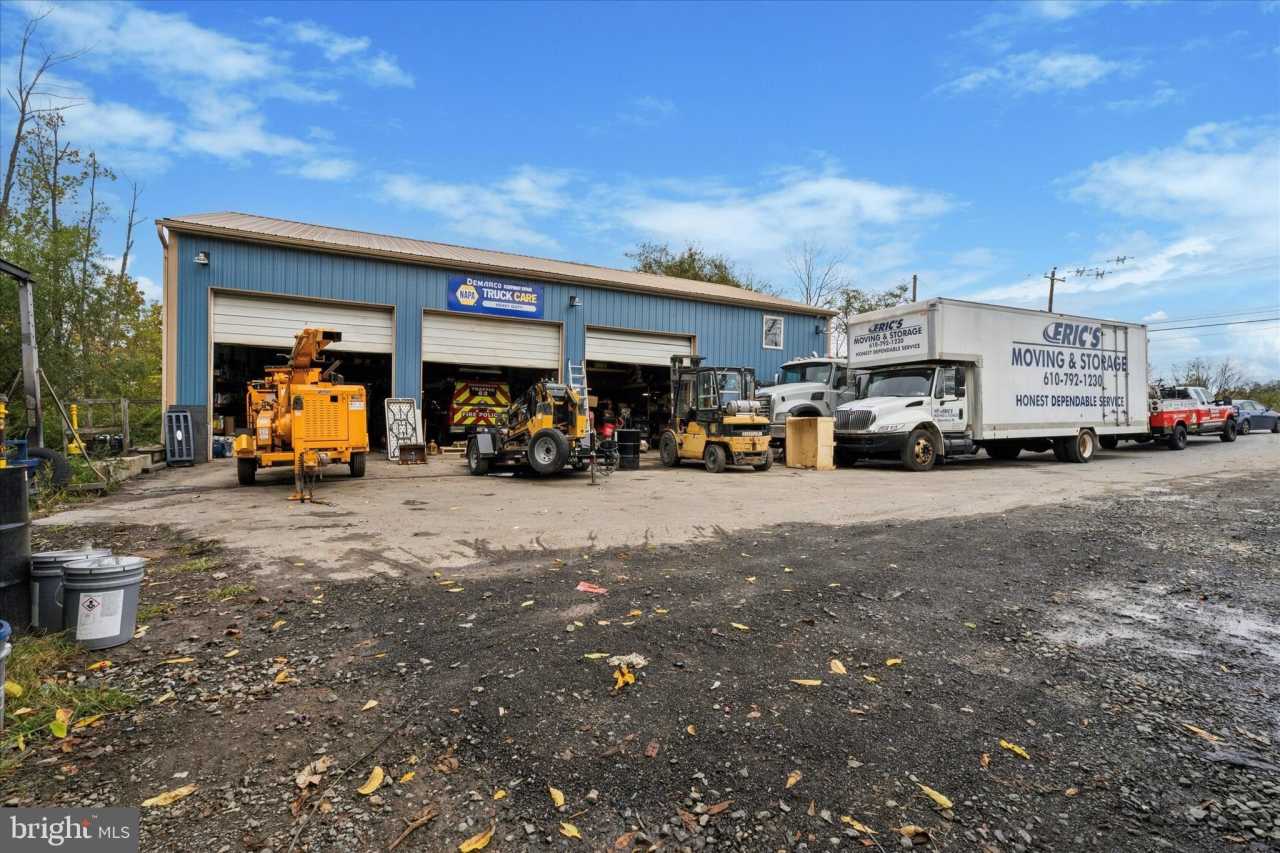 901 TOWNSHIP LINE Road