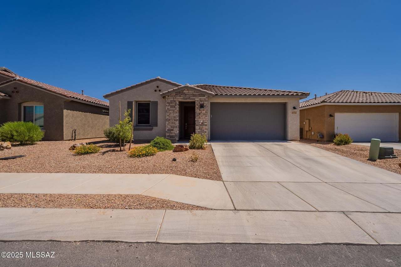 9724 E Lynx Lake Trail