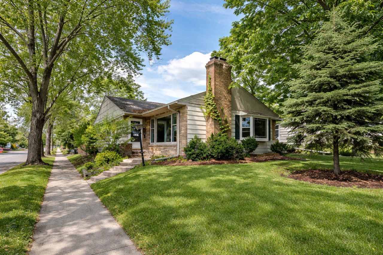 JUNE MOVE IN- SAINT CATHERINES- 6 BEDROOM