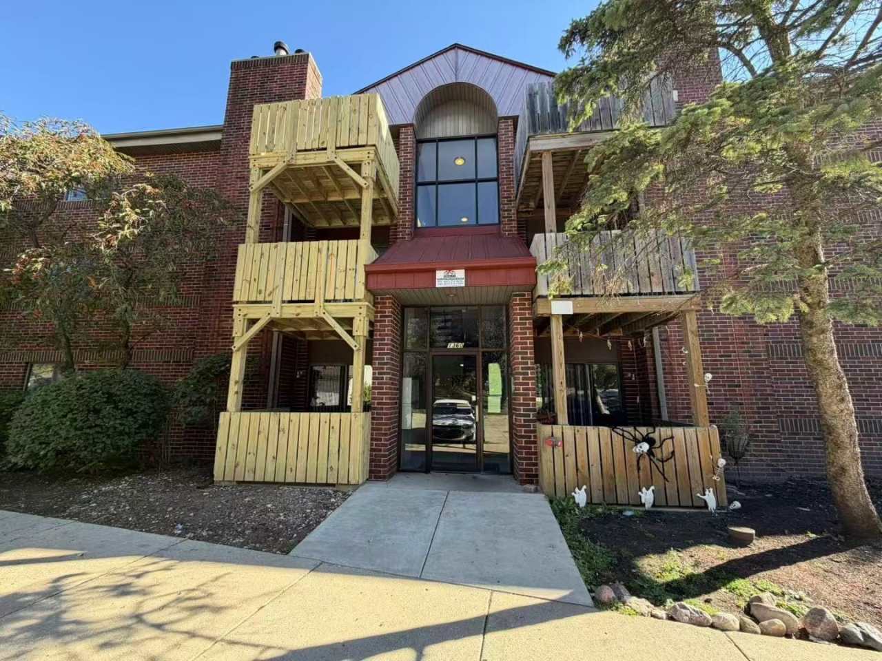 1360 Brook Street unit: F