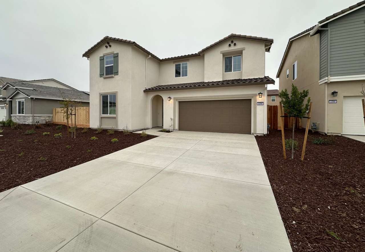 Gorgeous 5 bedroom, 3 Bath / Downstairs Bed and Bath