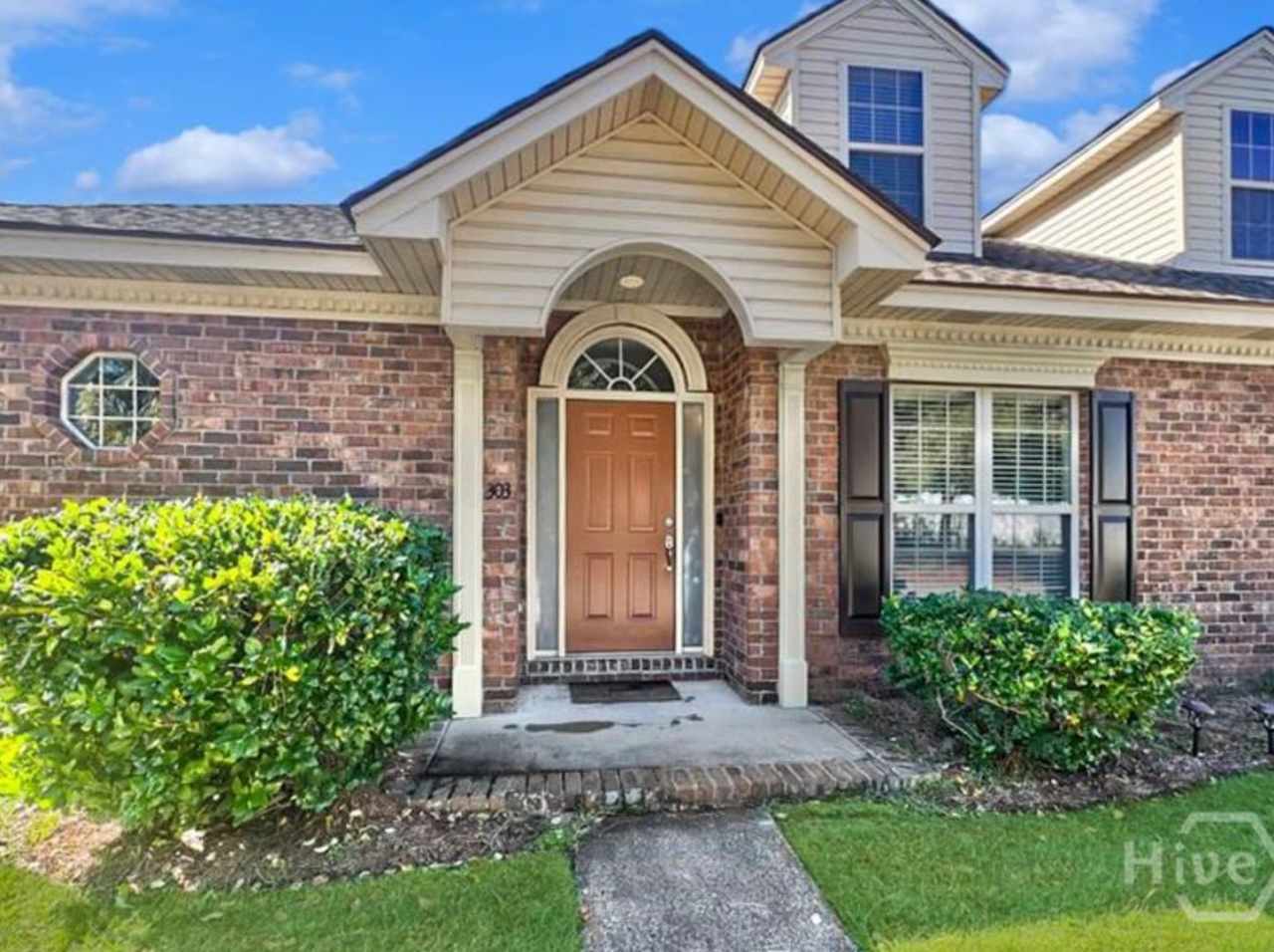 Beautifully designed end unit townhome Available 1/6/26