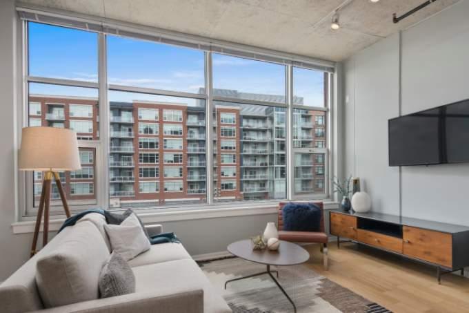 150 W Roosevelt Rd, #2024