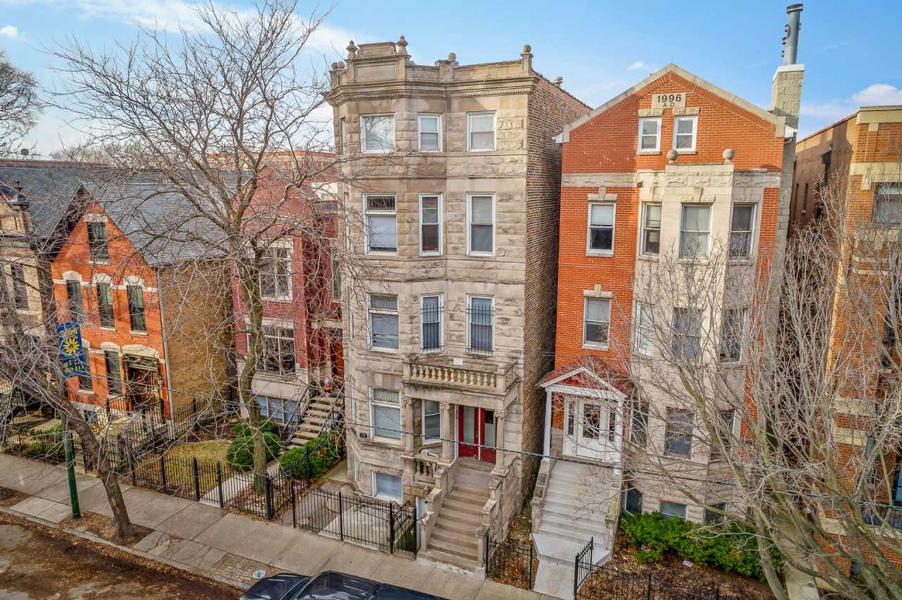 2318 North Southport Ave. Apt.