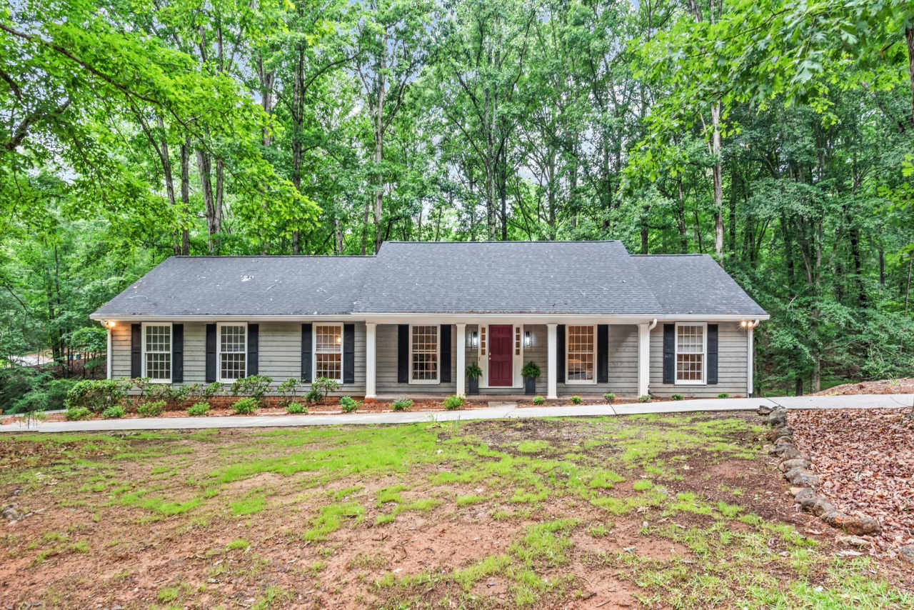 Prime Time Normal Town Living Home!