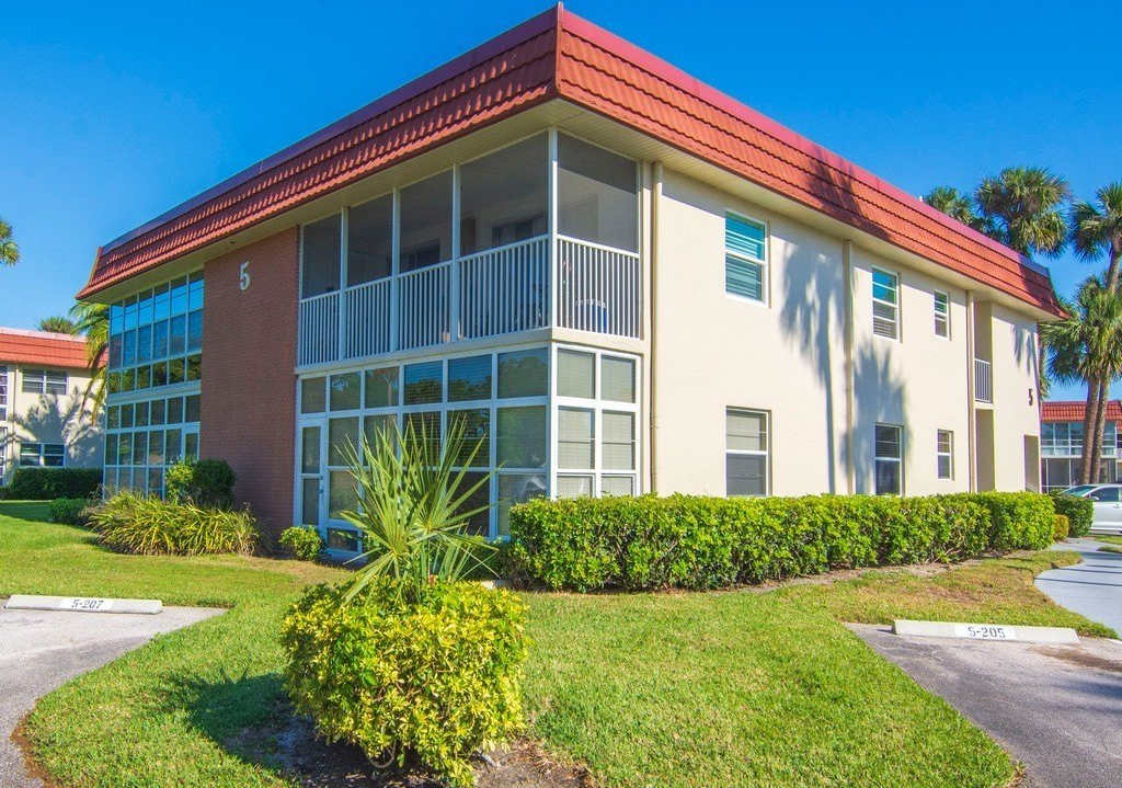 5 Vista Palm Lane unit: 207