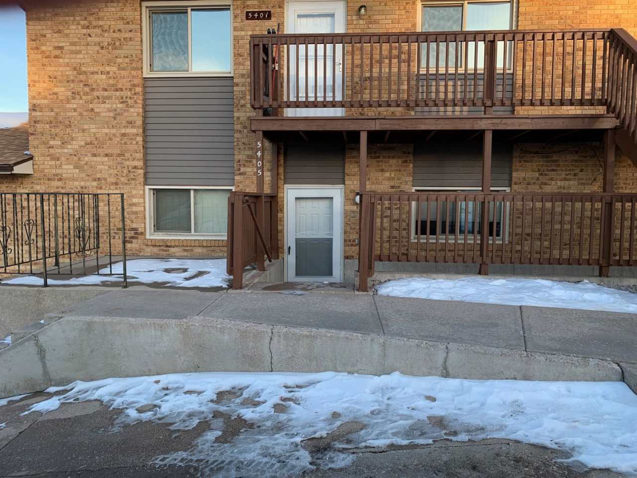 Beautiful 2 Bedroom 1 Bath Apartment Close to Central High School