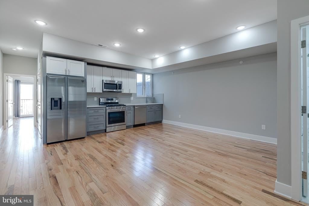 2111 W MASTER STREET