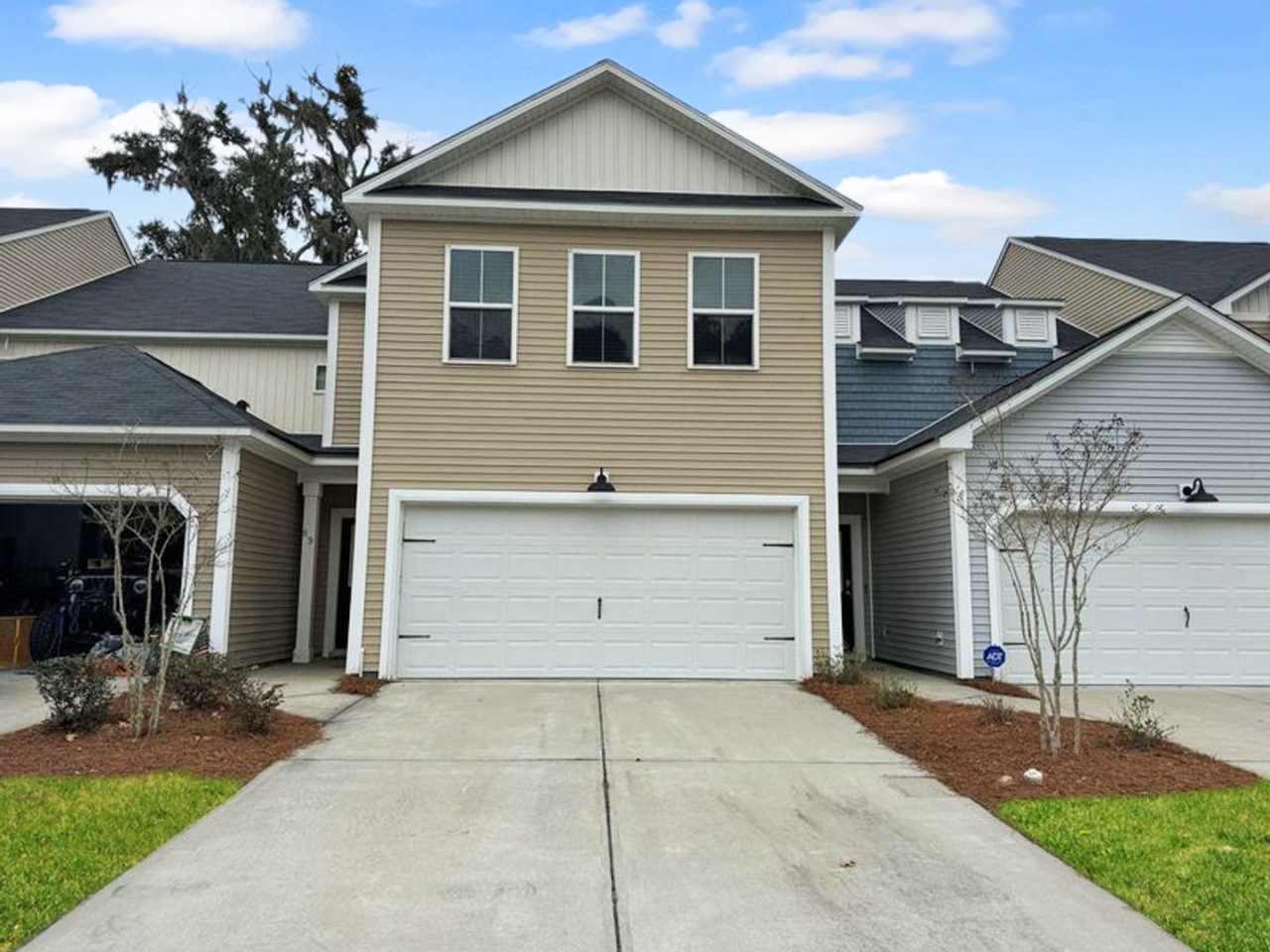 1/2 off 1st and 2nd month rent - Pristine 2 story Townhome located in sought after community "The Commons"