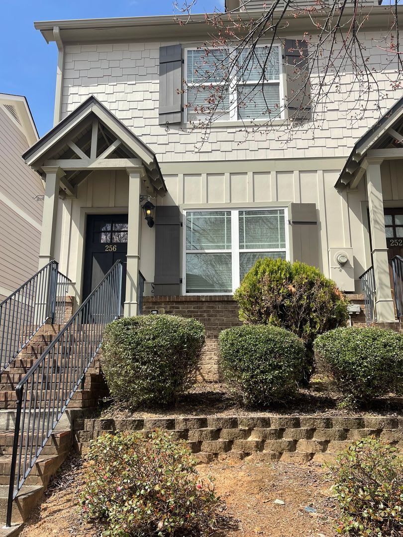 Pre Leasing / Whitehall Village