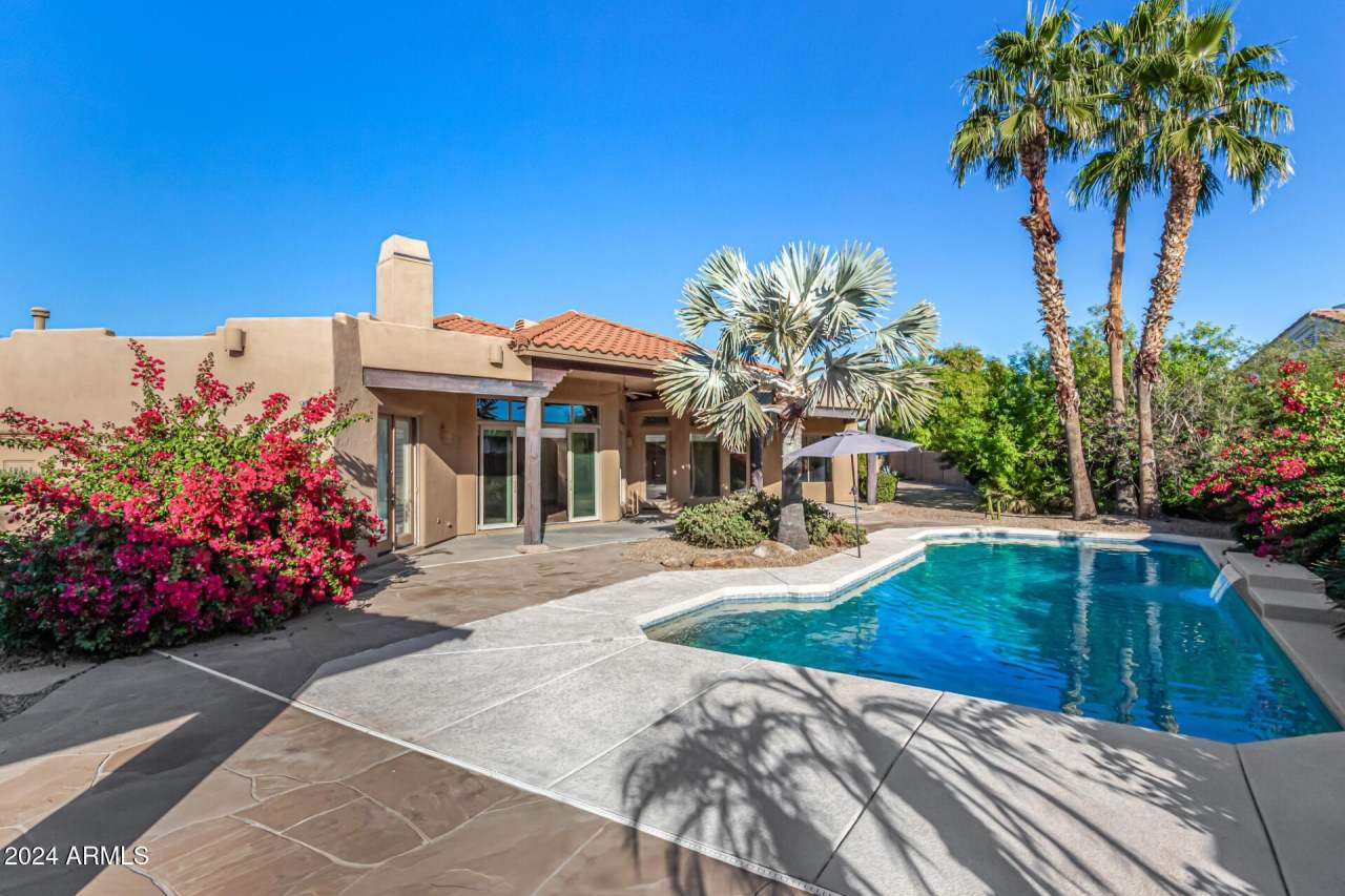 4902 N OVERLOOK Lane