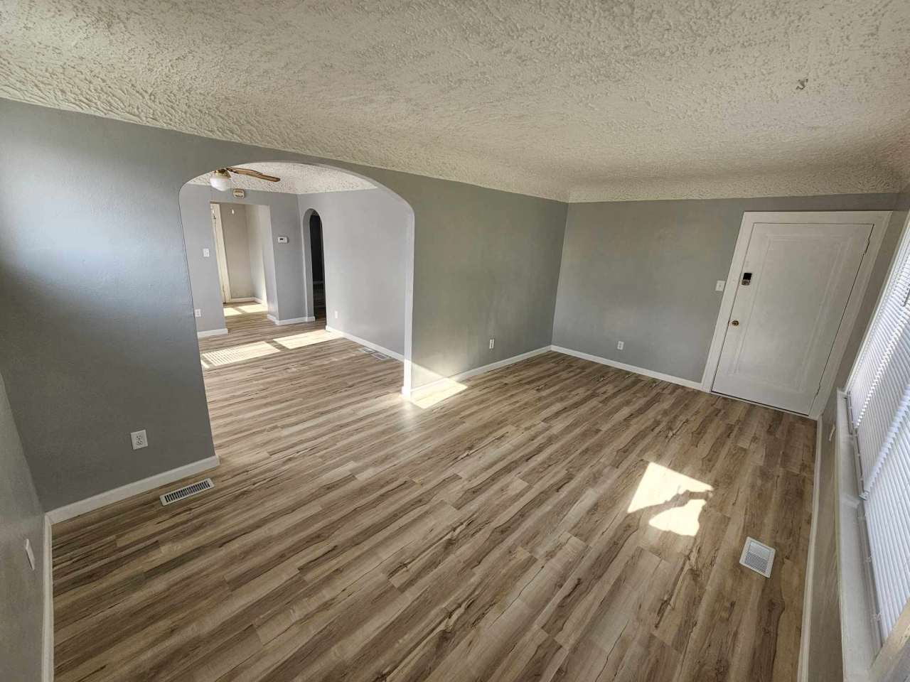 2401 Burnside Ave - Downstairs