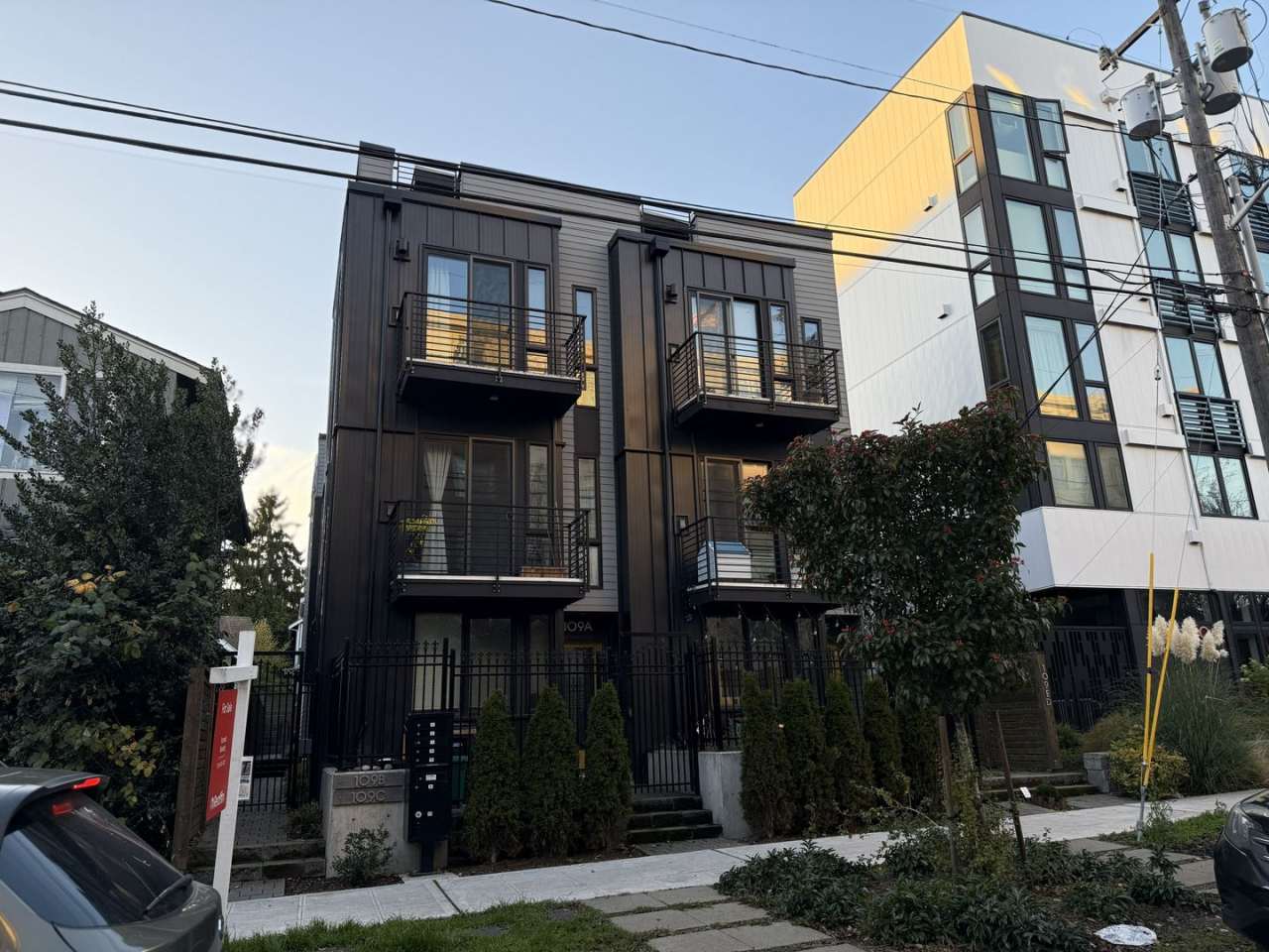 Modern 2-Bed, 2-Bath Townhome near Madison Valley – Exceptional Light, Design  Location