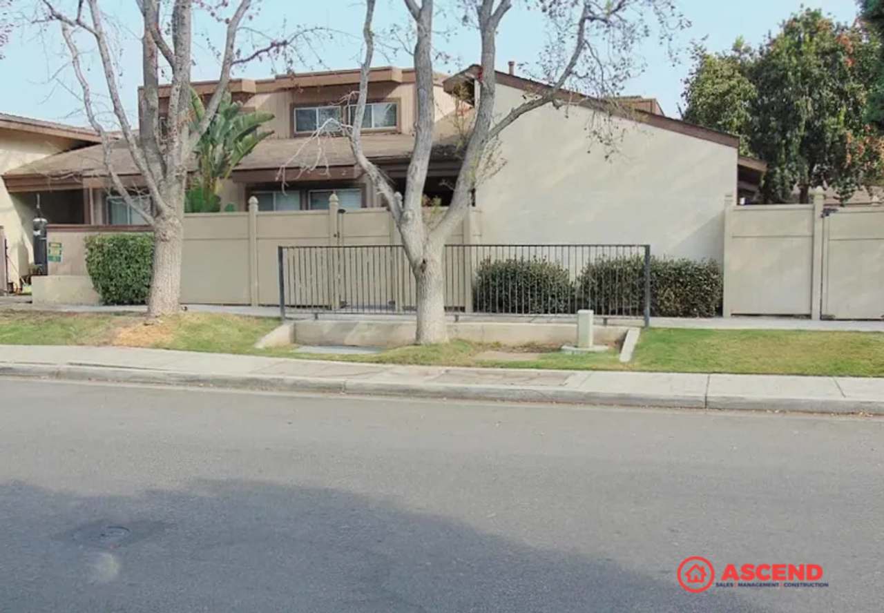 Cute 2 Bedroom Off Stockdale Hwy and California Ave!