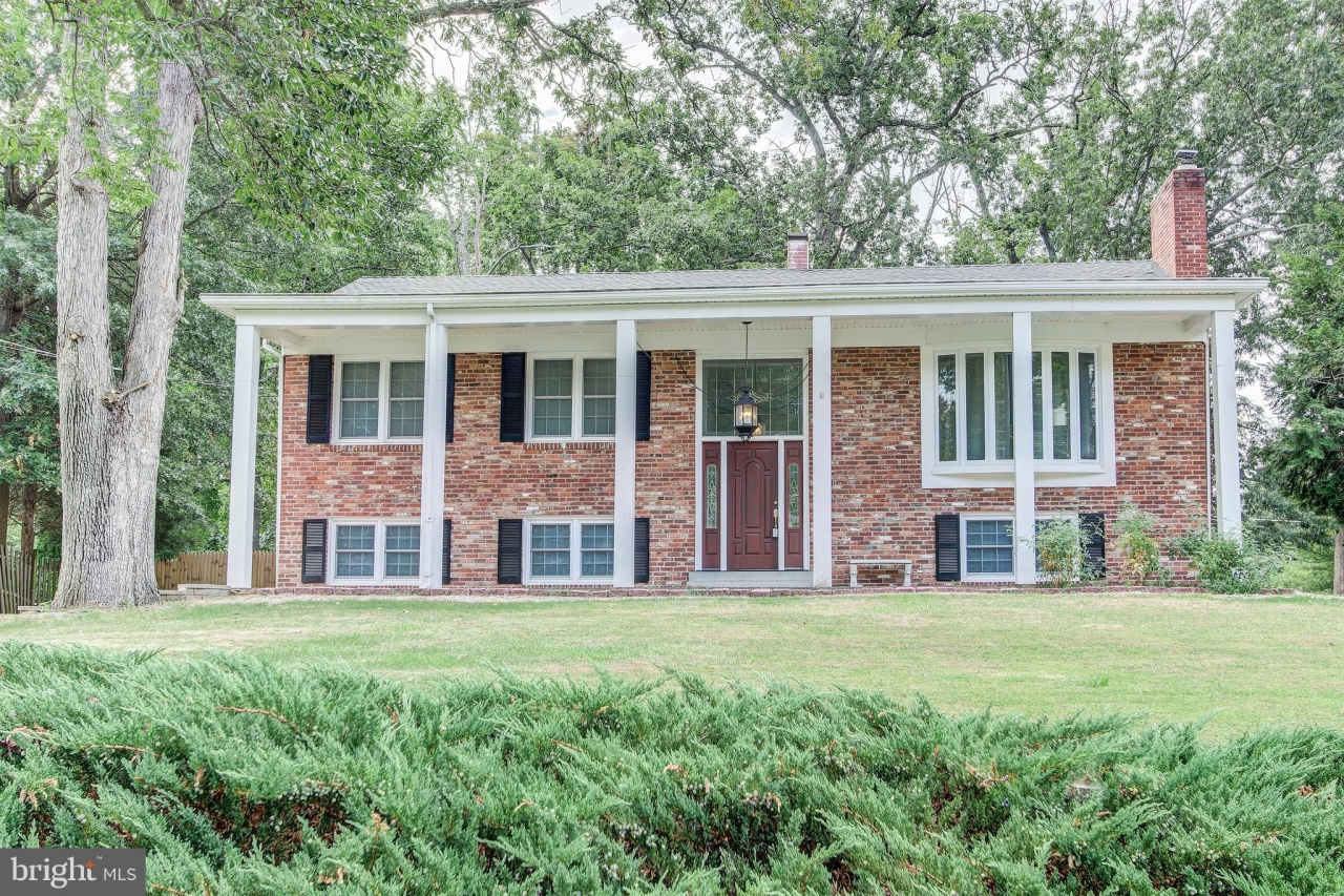 3809 GREAT NECK Court