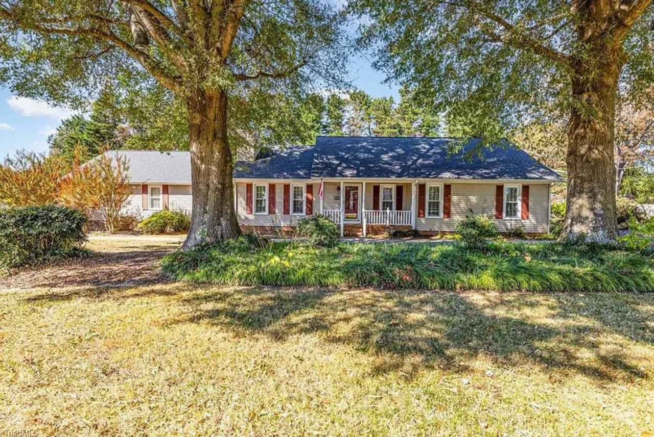 Charming ranch home 3 bedrooms and 2 bathrooms in Burlington w/ 5 garage spaces.