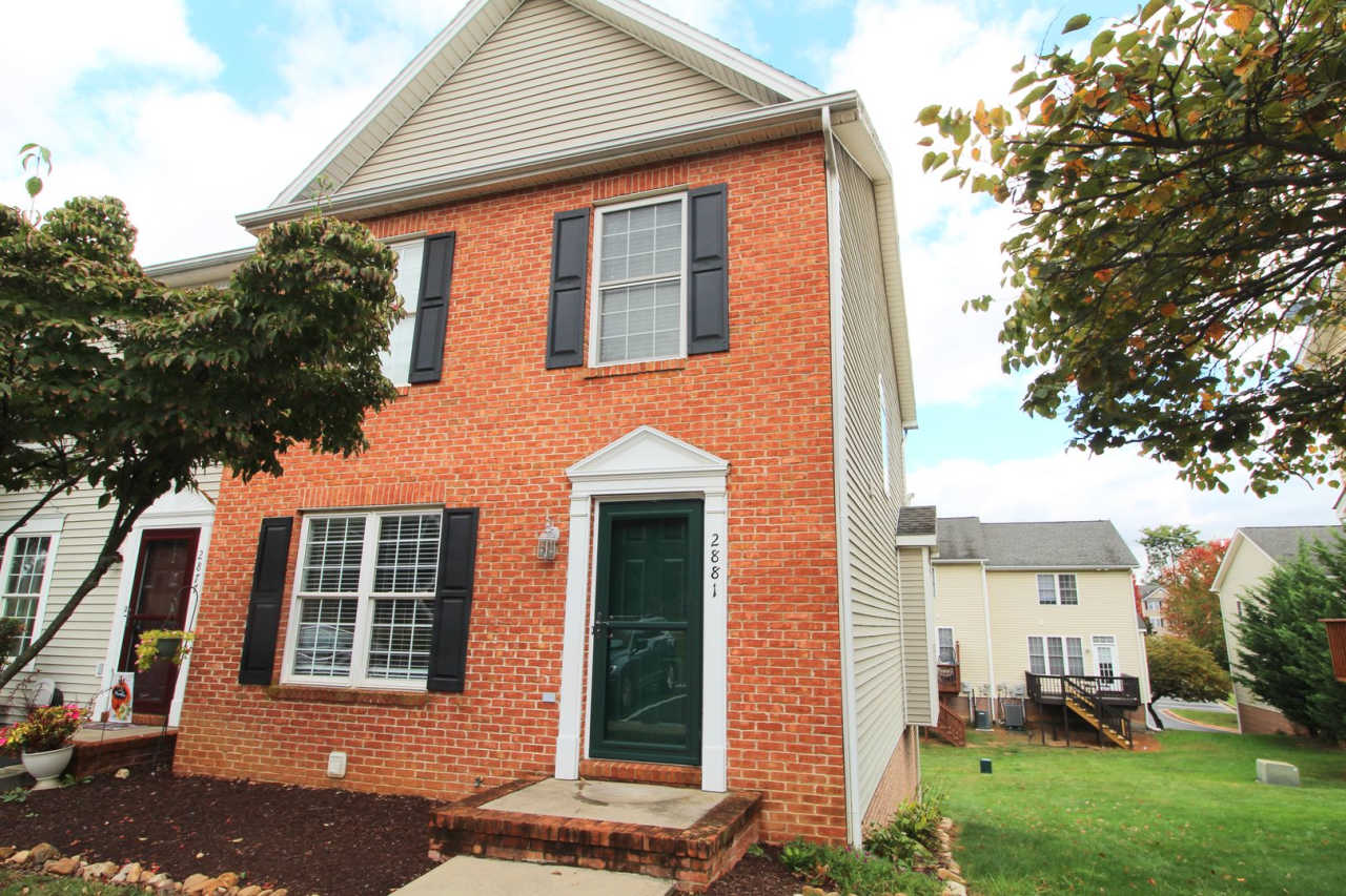 3 Bedroom townhome with basement!