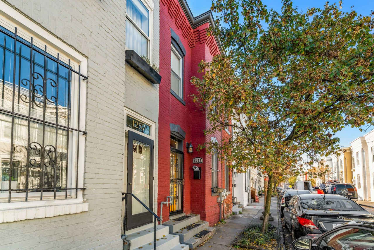 2 Bedroom 1 Bathroom Rowhouse // H-Street Corridor // Private Parking Included!