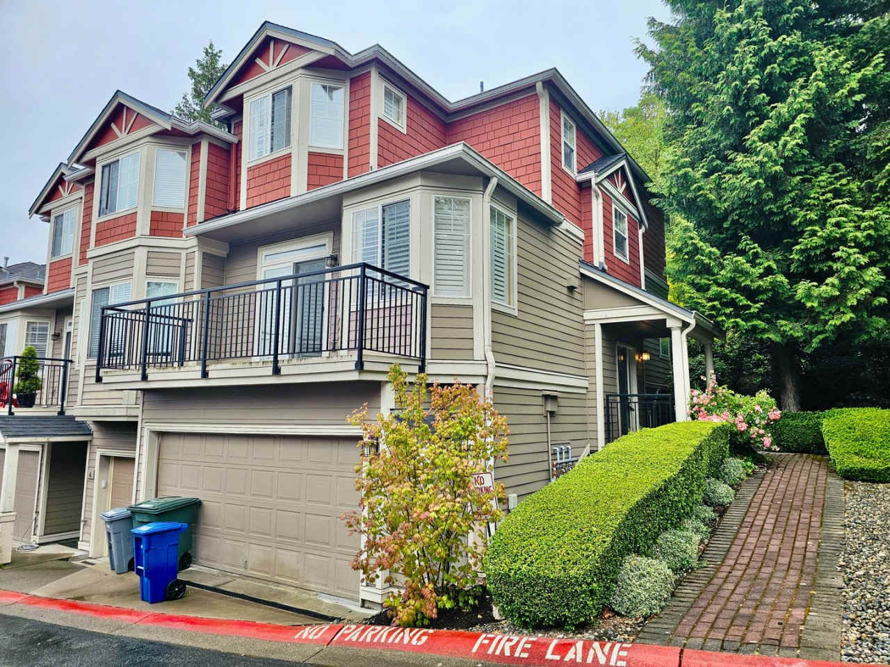 Beautiful 4-Bedroom End-Unit Townhome in Prime Bellevue Location