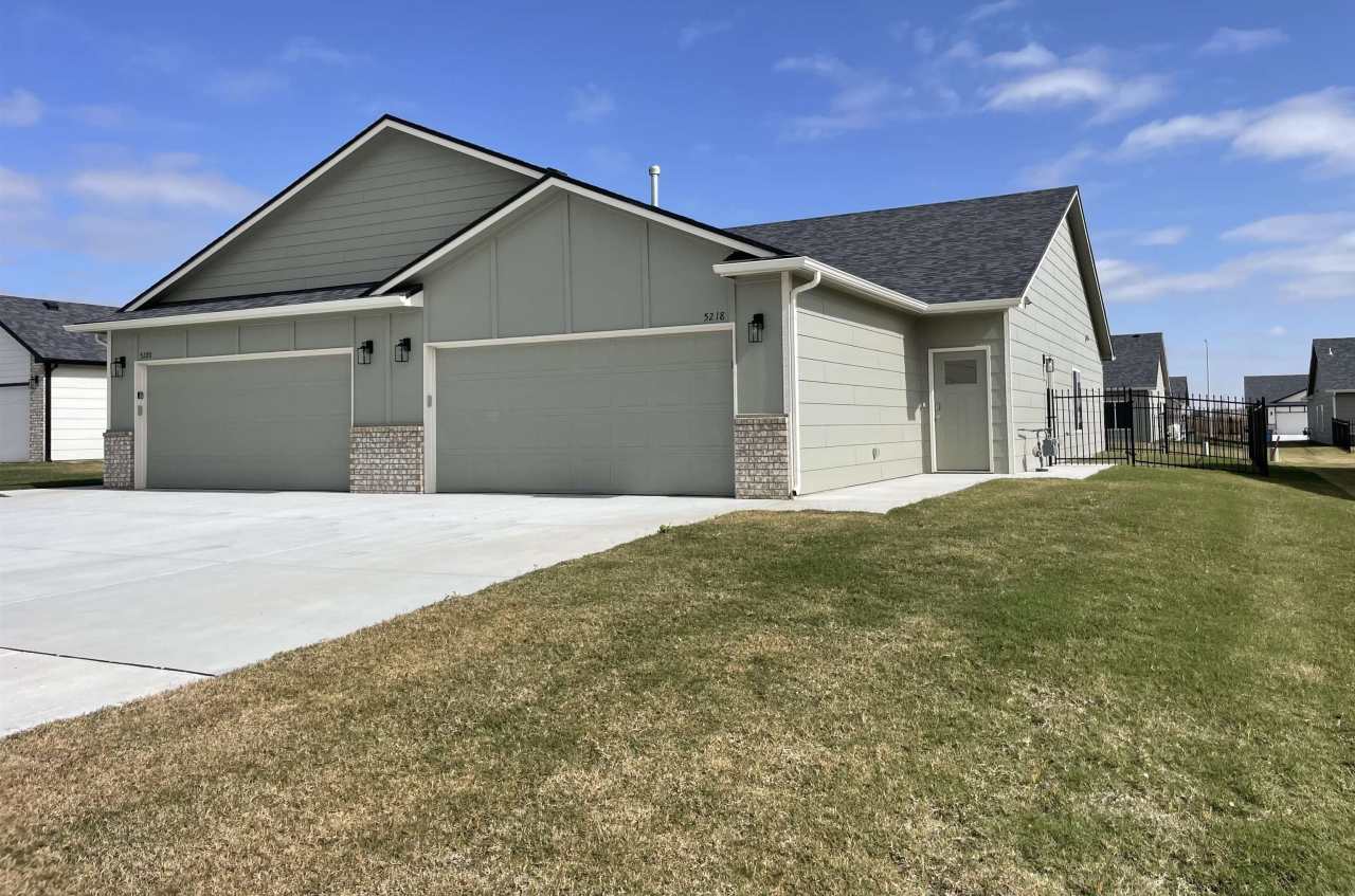 5220 N Honeylocust Circle