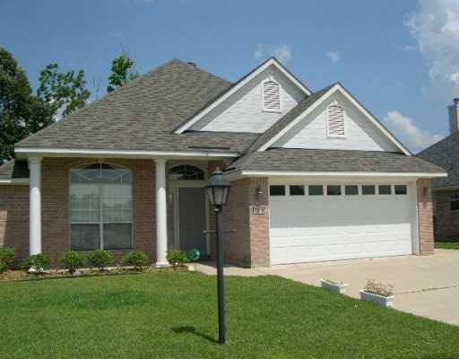 Beautifully Updated Home in North Bossier – Remodeled Kitchen  Modern Finishes!