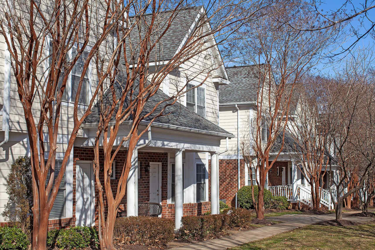 Move-in Ready, End-Unit Townhome Convenient to 5th St Station, Downtown,  UVA