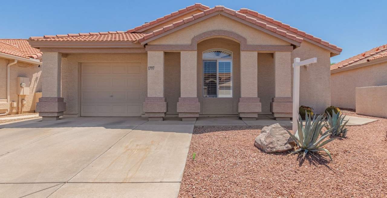 Inviting Home in Gated 55 Plus Community!!