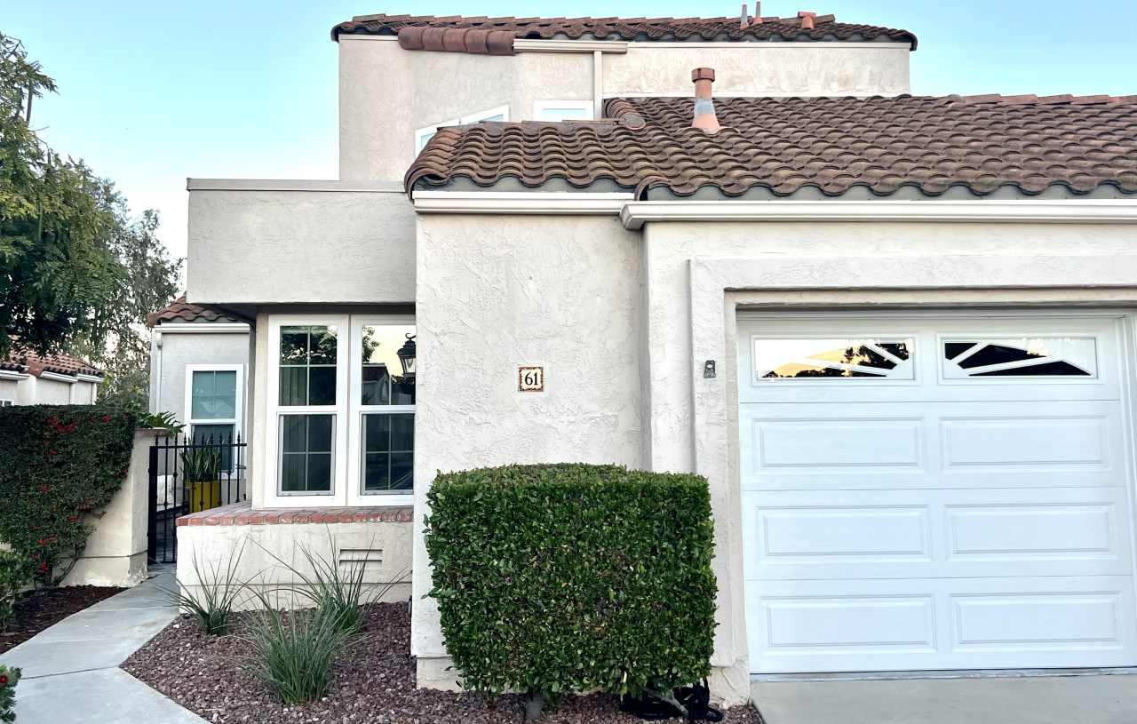 15922 Avenida Villaha