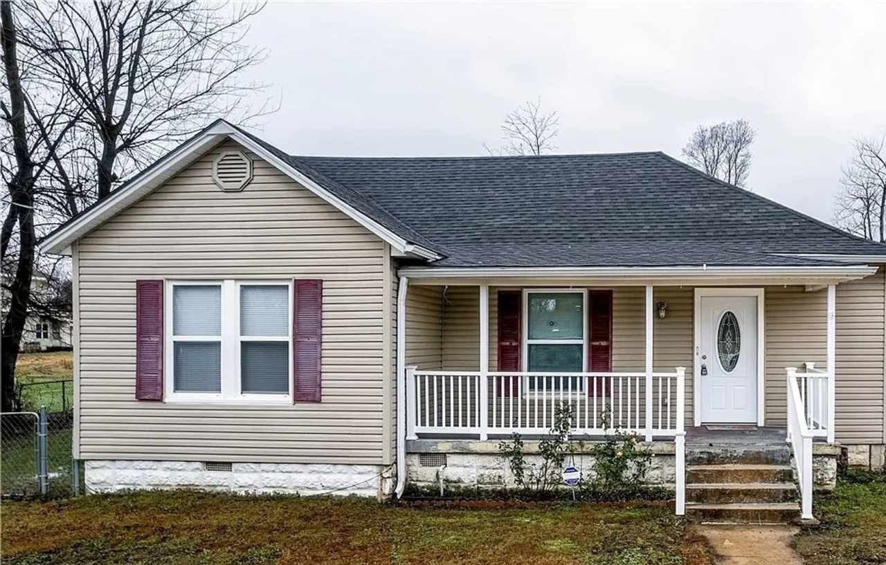 3 bedroom House - Move in special for the month of April! Call Heather at 479-208-0305