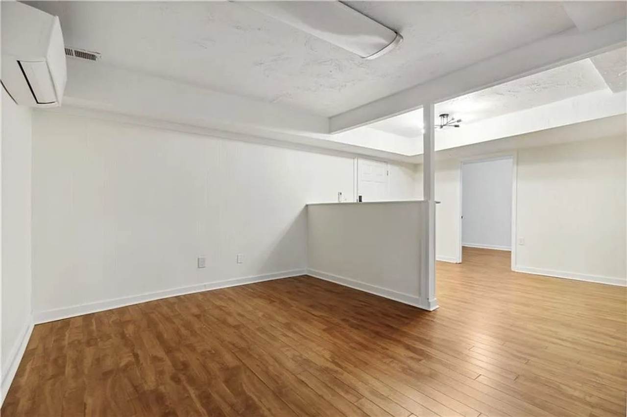 Room in 2 Bedroom Home at Wedgewood Dr