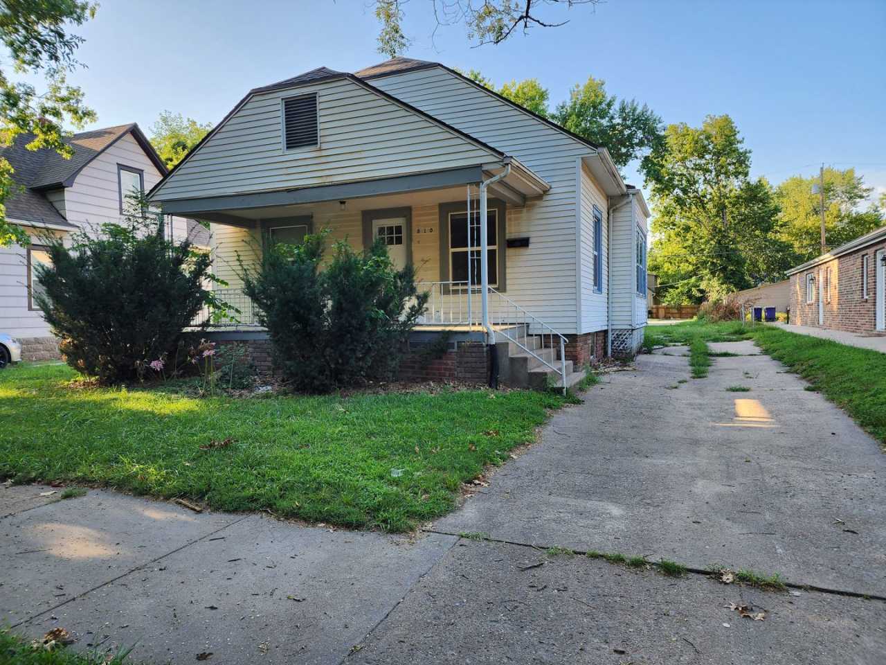 3D Tour Available - Close to KSU Campus + Two Kitchens + Washer  Dryer Available August 1st!