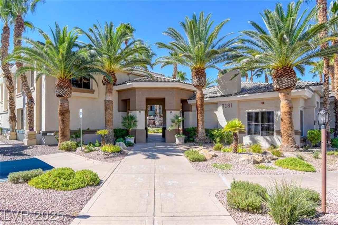 **Charming 2 Bdrm/2 Bath Remodeled Condo in Desirable SouthWest**