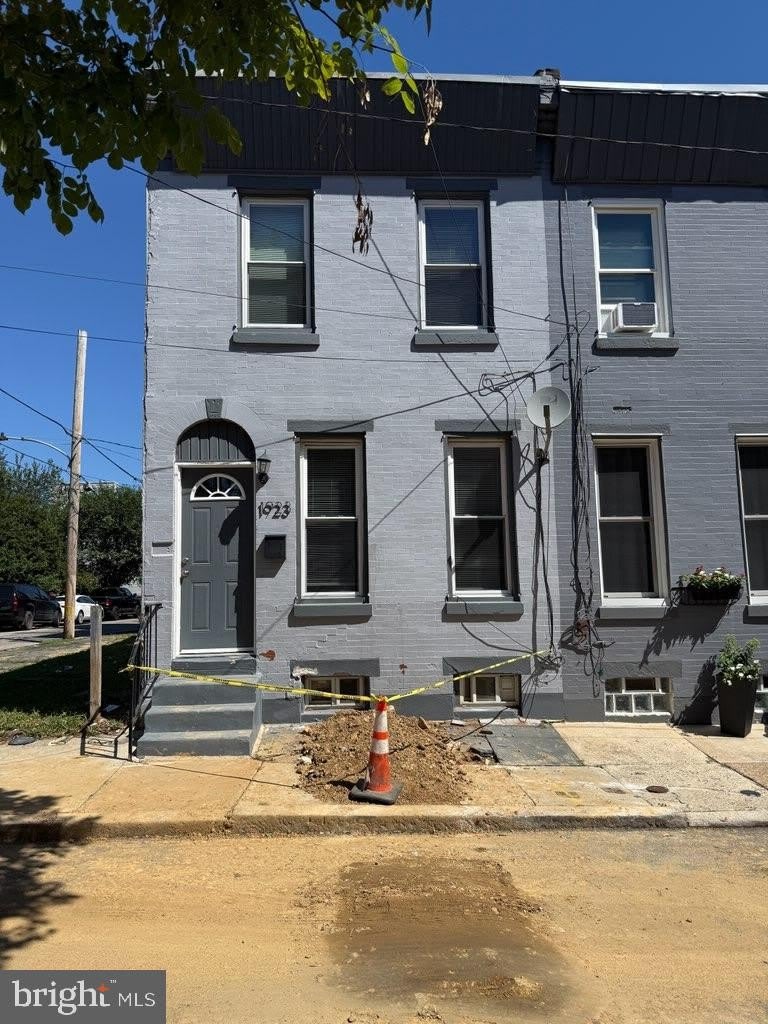 1923 MONUMENT Street