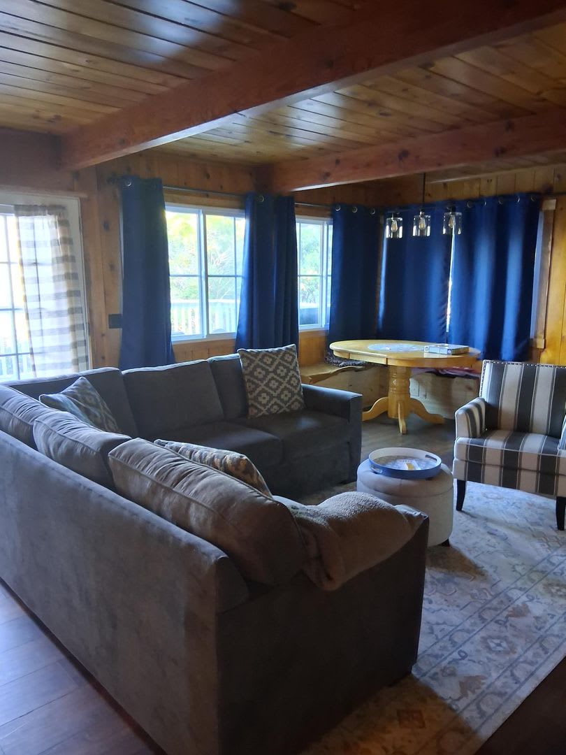 Four Bedroom with Fireplace and Parking