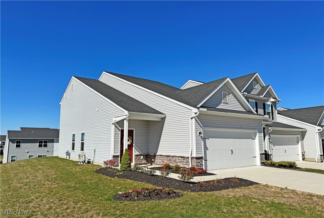 411 Honeycrisp Drive NE