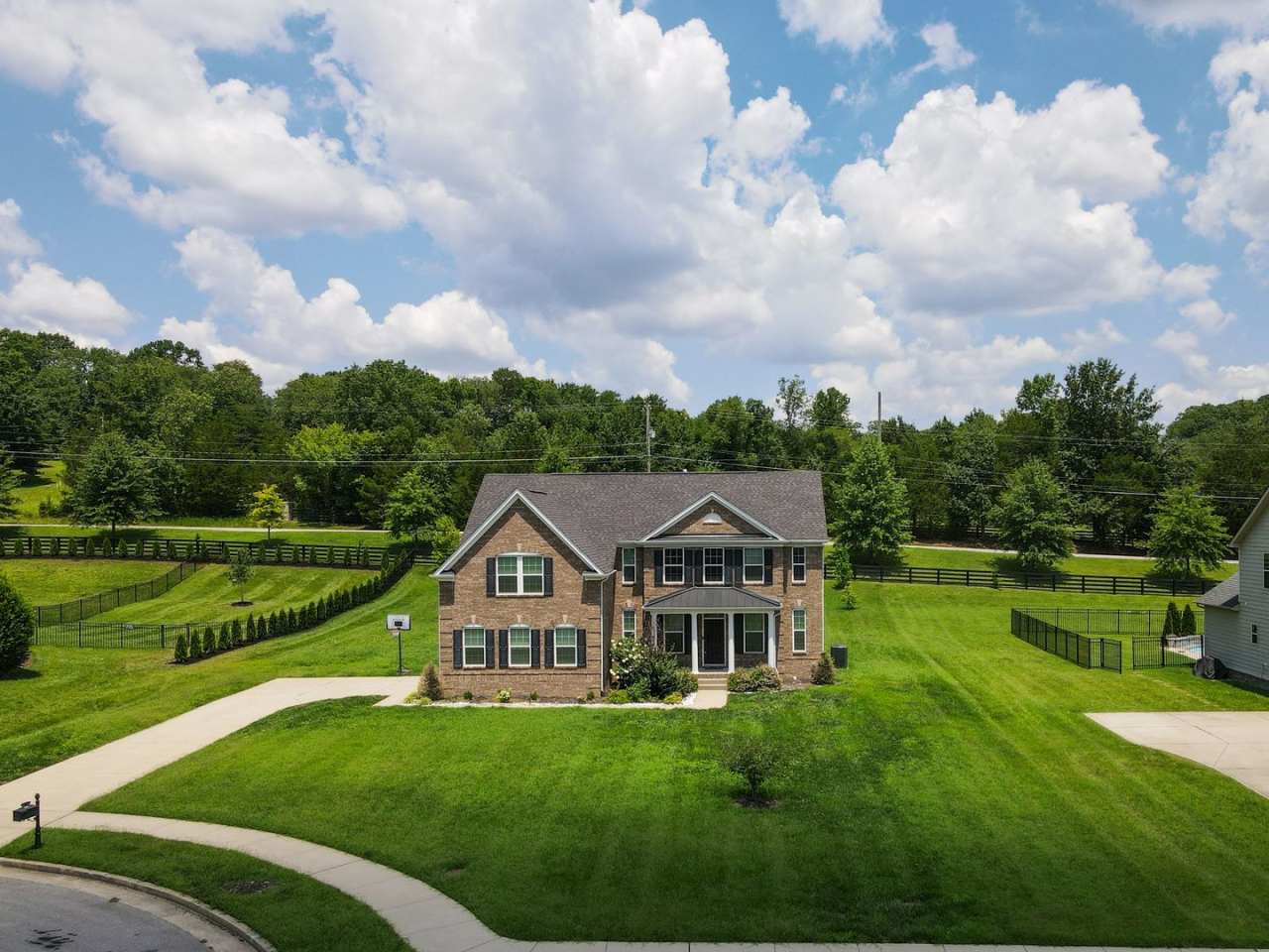 **RARE, EXECUTIVE HOME ON OVER HALF AN ACRE IN WILLIAMSON COUNTY BRENTWOOD ZONED FOR BRENTWOOD MIDDLE AND HIGH**