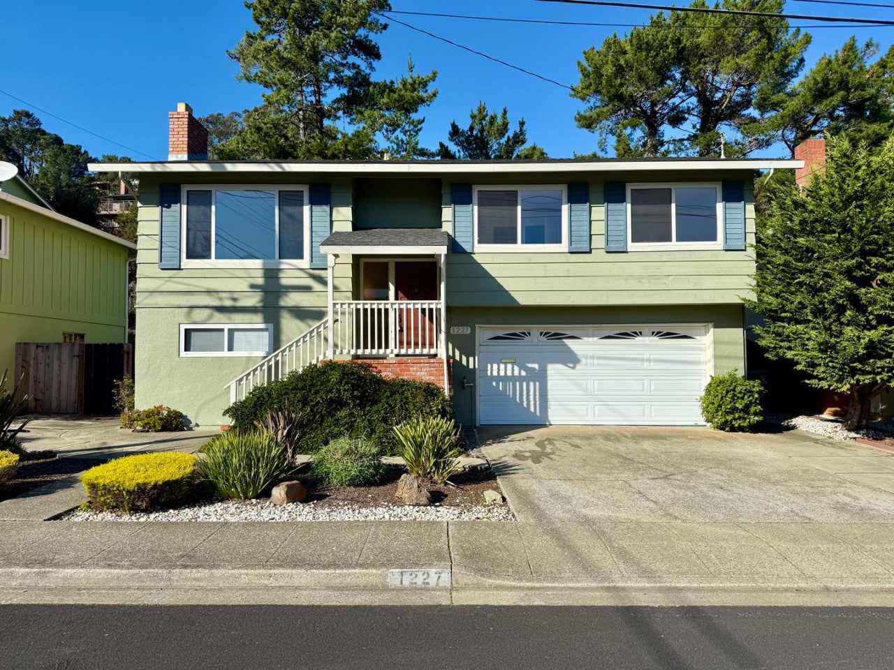 Newly Refreshed 4-Bed/3-Bath House WITH BONUS ROOM