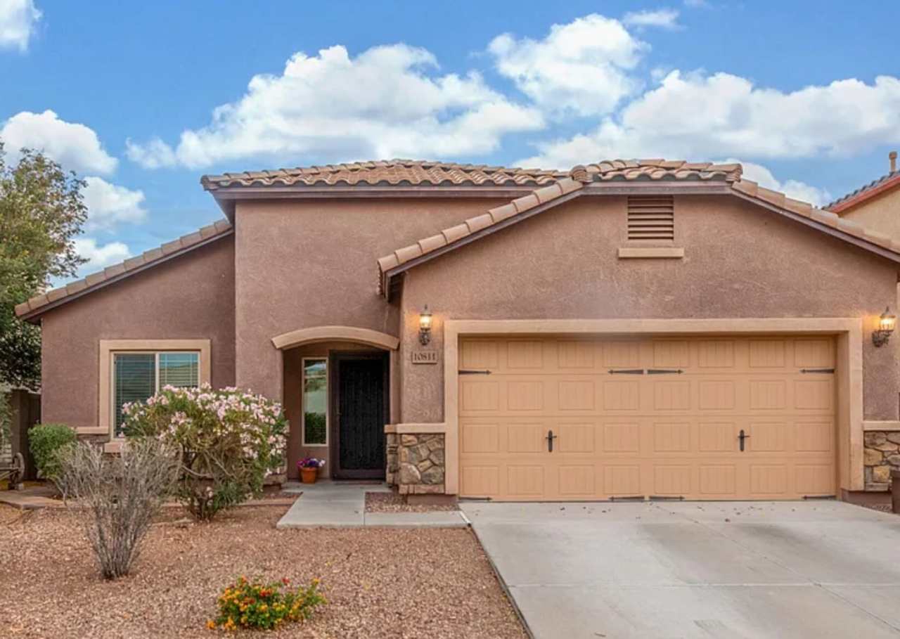 3 BEDROOM + DEN IN PEORIA