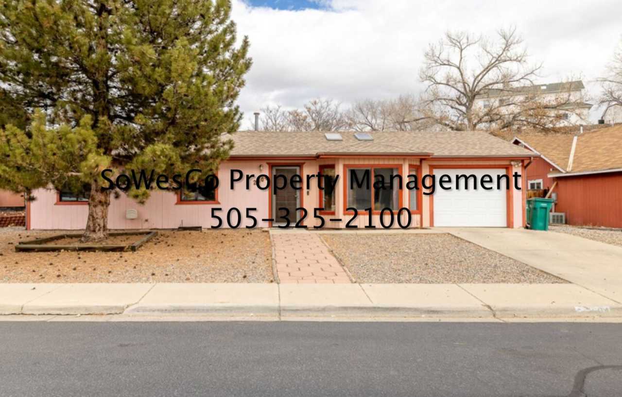 Three Bedroom Home in Central Farmington