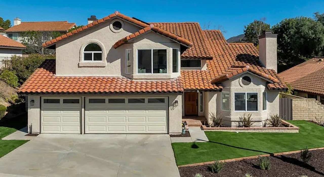 MOVE-IN READY 4+3 w/upgrades, great floorplan + mtn views!