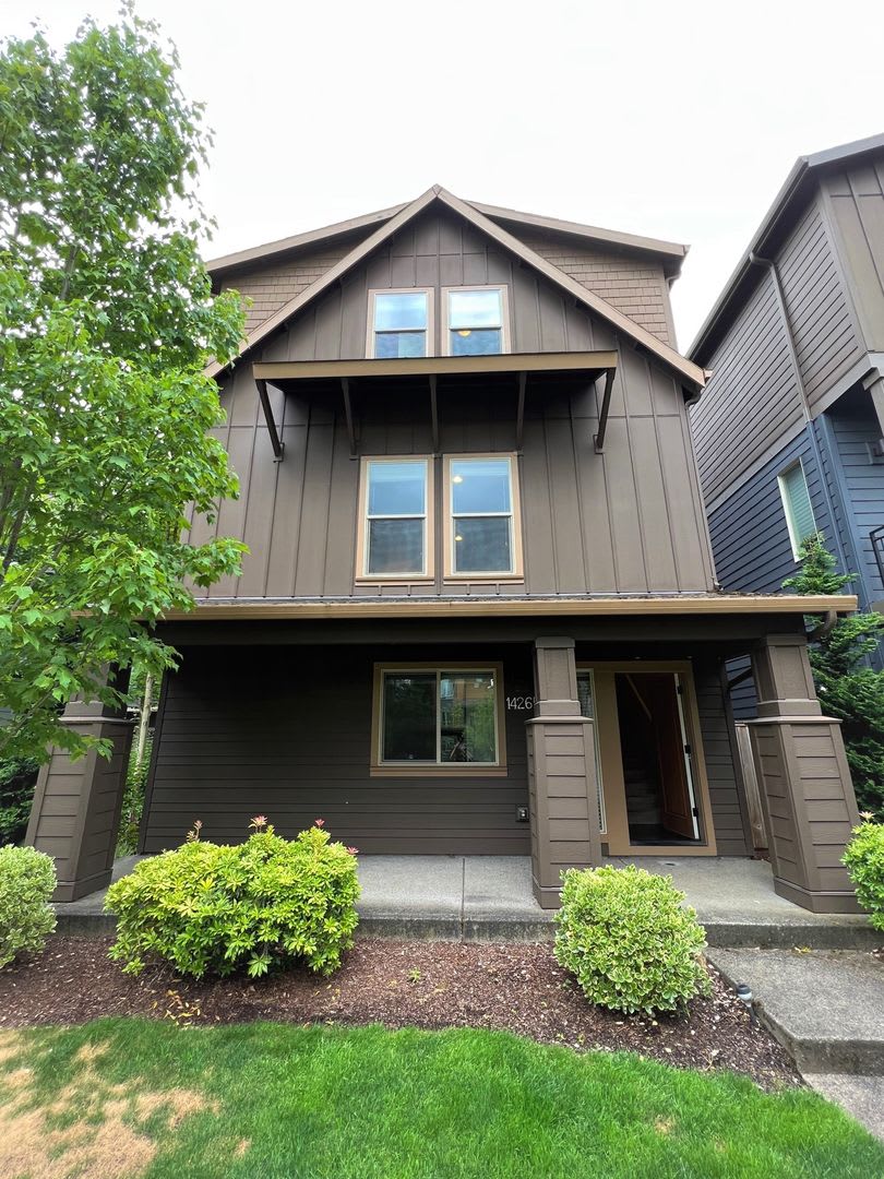 14265 SW Burlwood Lane ~ MOVE IN SPECIAL! 1st Month's Rent FREE!