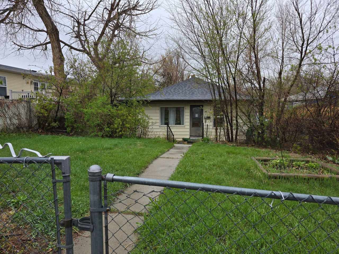 Charming 2 Bedroom W/Garage